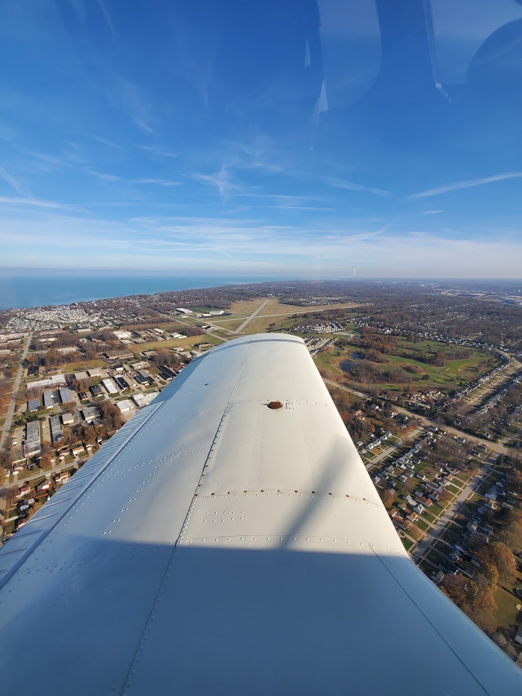 Lake County Execitive Airport | 1969 Lost Nation Rd, Willoughby, OH 44094, USA | Phone: (440) 942-7092