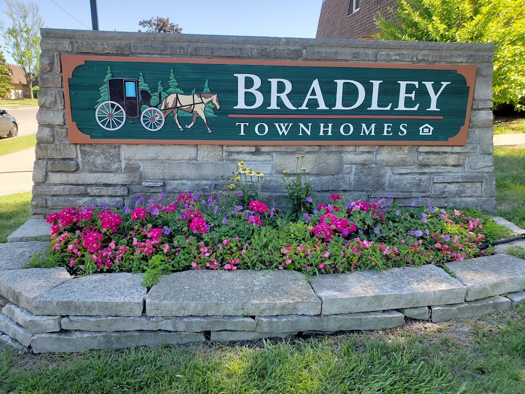 Bradley Townhomes & Apartments | 6401 W Bradley Rd, Milwaukee, WI 53223, USA | Phone: (414) 354-7519