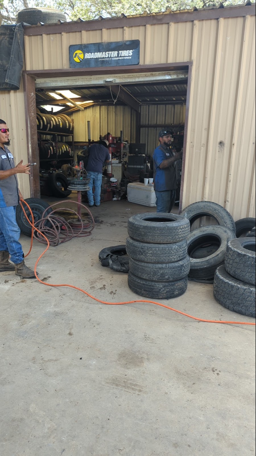 Felipes Tire Shop | 310 Adams Ave, Devine, TX 78016, USA | Phone: (830) 663-5733