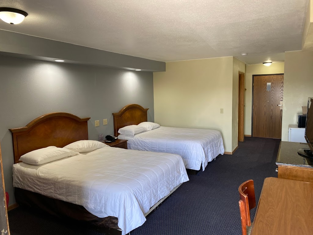 Campus Inn Motel | 750 W Pine St, Baraboo, WI 53913, USA | Phone: (608) 356-8366