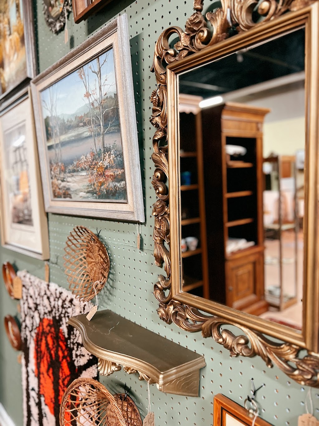 Dan River Antiques | 530 Monroe St, Danville, VA 24541, USA | Phone: (434) 791-4020