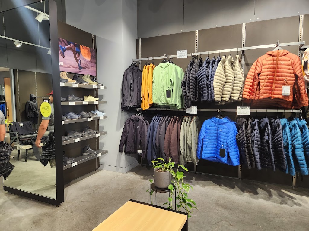 Arcteryx Stanford Center | 660 Stanford Shopping Center Suite 1030, Palo Alto, CA 94304, USA | Phone: (650) 847-4026