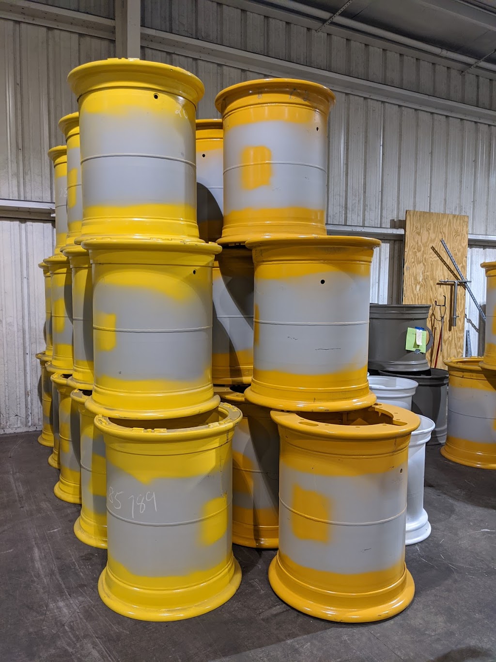 Longs Wheel & Rim Inc | 940 Eastport Rd, Jacksonville, FL 32218, USA | Phone: (904) 786-7542