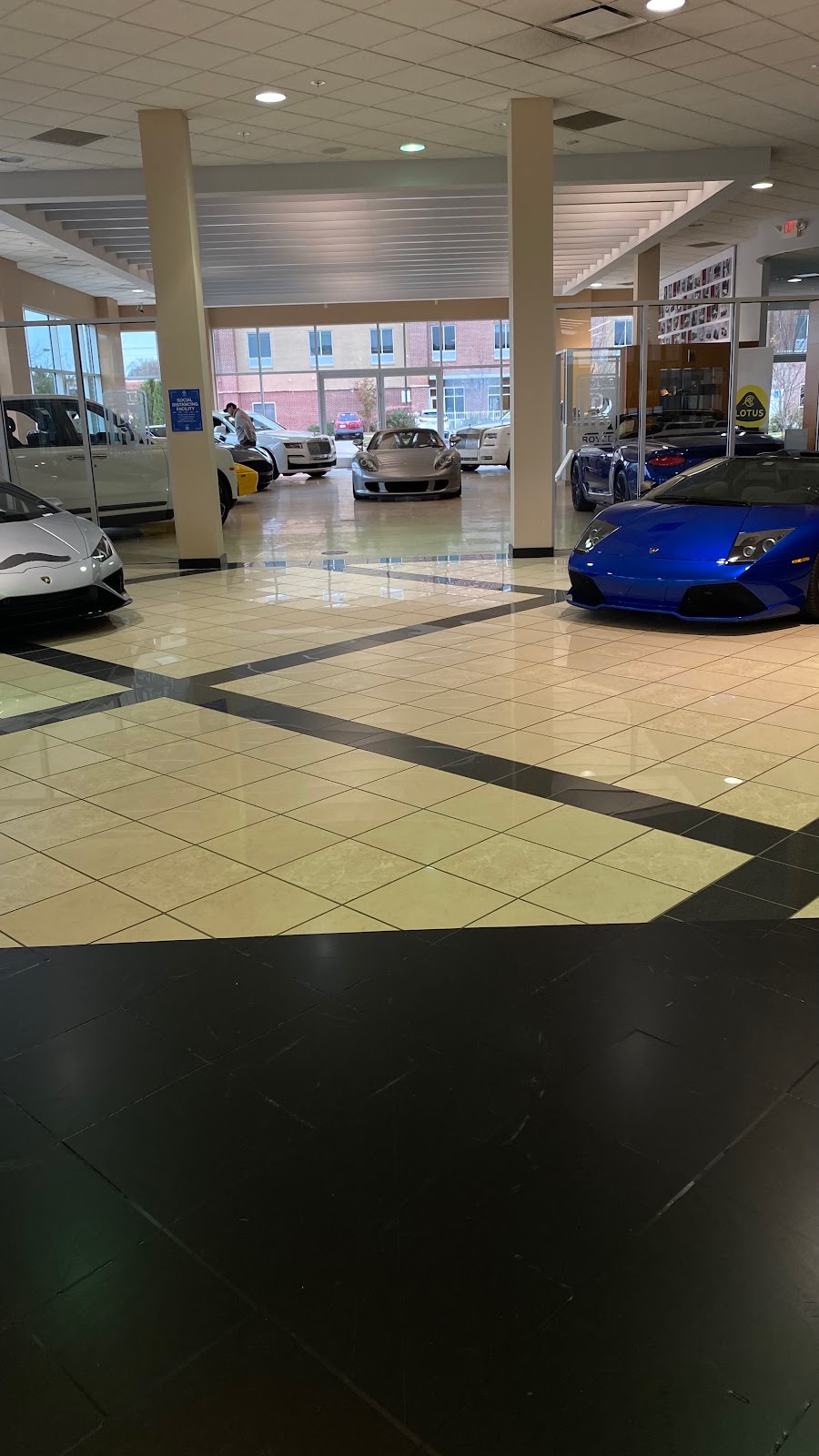 Holman Motorcars St. Louis | 1 Arnage Blvd, Chesterfield, MO 63005, USA | Phone: (636) 489-3788