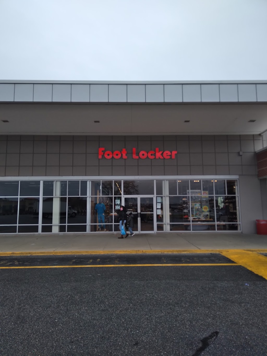 Foot Locker | 5900 E Virginia Beach Blvd Suite 32, Norfolk, VA 23502 | Phone: (757) 466-1561