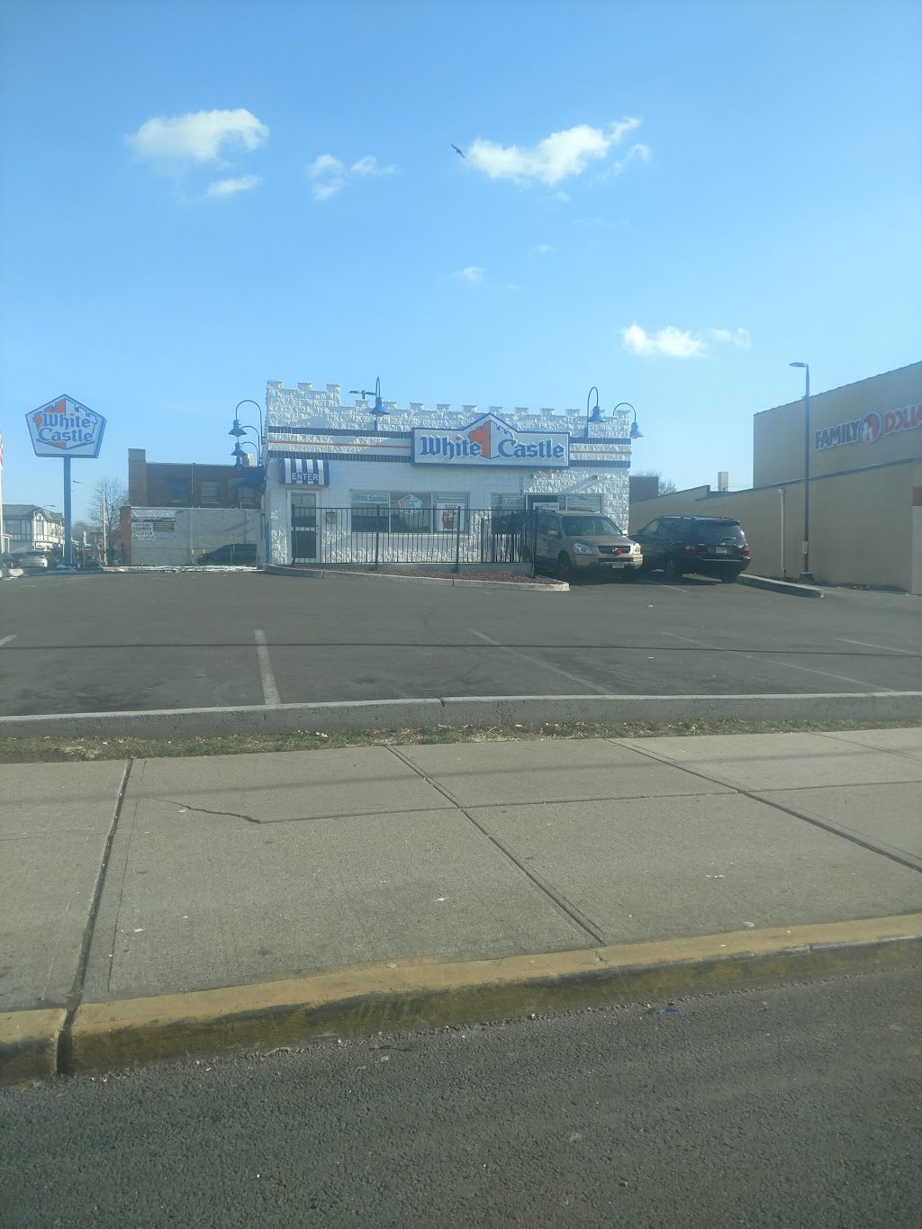 White Castle | 220 Broadway, Paterson, NJ 07501, USA | Phone: (973) 345-8928