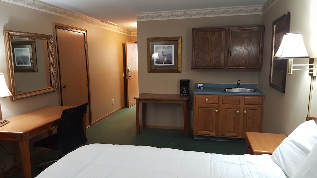 AmeriVu Inn and Suites - New Richmond | 814 N Knowles Ave, New Richmond, WI 54017, USA | Phone: (715) 246-4606