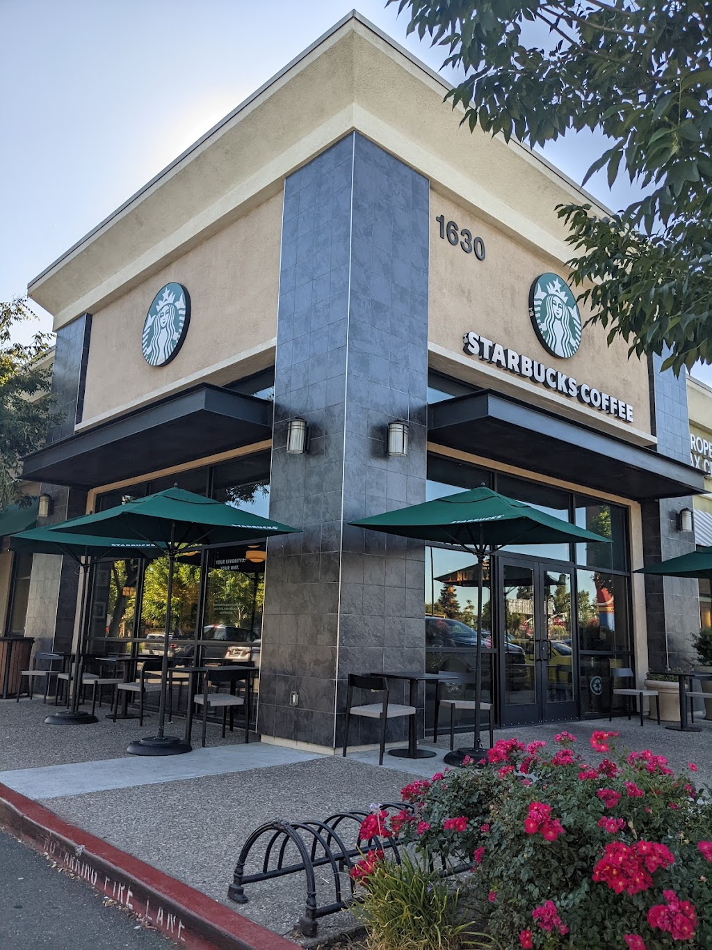 Starbucks | 1630 E Monte Vista Ave, Vacaville, CA 95688, USA | Phone: (707) 449-3650