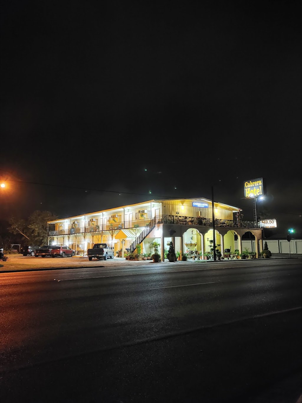 Cabrera Hotel | 1102 S St Marys St, Falfurrias, TX 78355, USA | Phone: (361) 325-4595