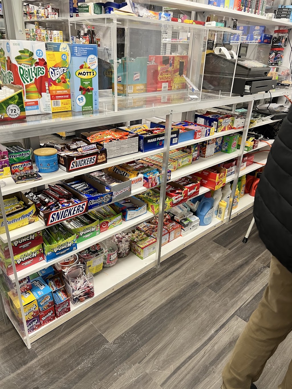 Full Moon Grocery | 3000 Arunah Ave, Baltimore, MD 21216, USA | Phone: (443) 819-9133