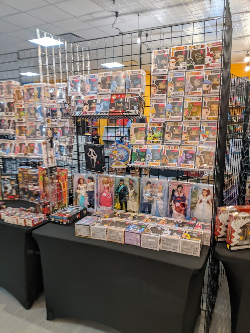 Fanboys Marketplace Denton | 2201 I-35E Ste L12, Denton, TX 76205, USA | Phone: (940) 323-8215