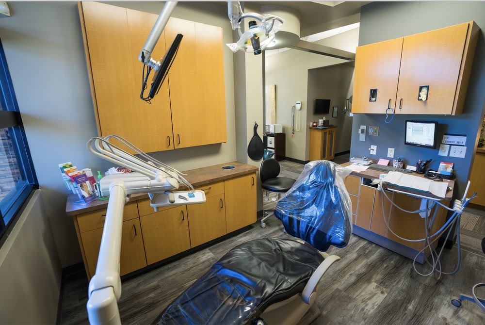 Emergency Dentist 24/7 Chandler | 3175 S Price Rd #140, Chandler, AZ 85248, USA | Phone: (480) 877-1180