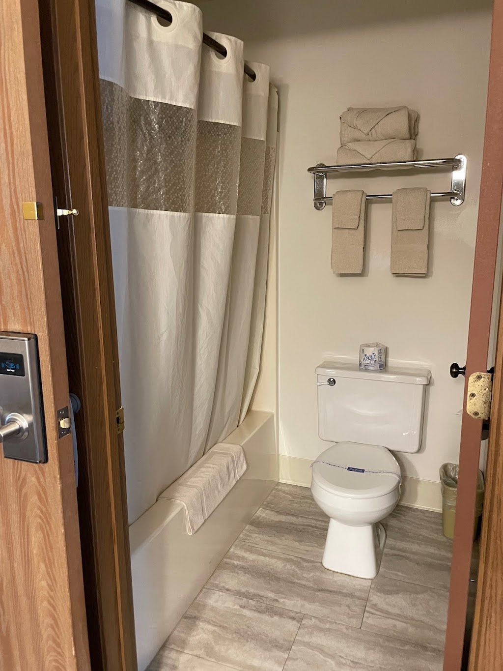 Forrest Inn | 1045 Riverplace Dr, Amery, WI 54001, USA | Phone: (800) 763-1263