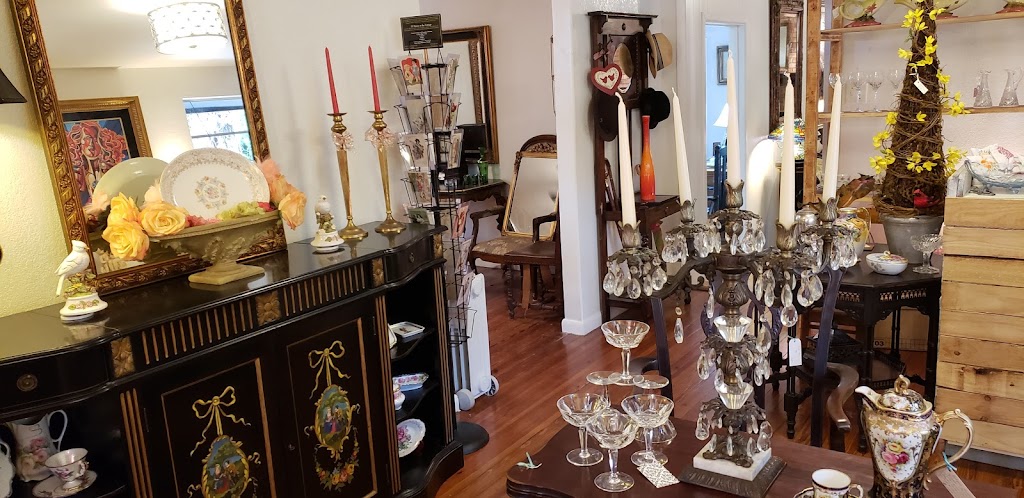 22 Moons Antiques | 3102 Lithia Pinecrest Rd, Valrico, FL 33596, USA | Phone: (813) 278-5213