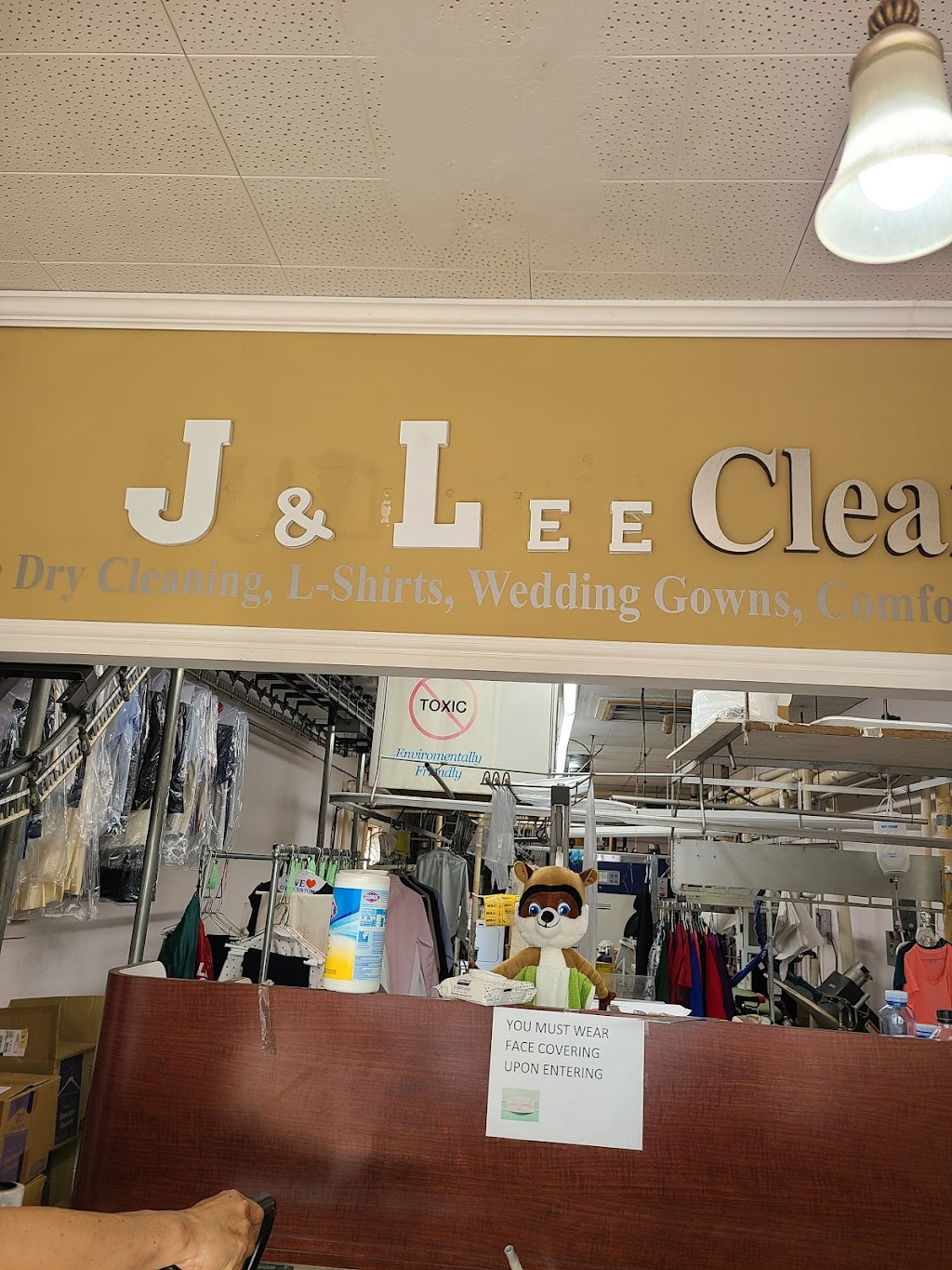 Leeman CLEANERS - laundry  | Photo 8 of 10 | Address: 9320 Georgia Ave, Silver Spring, MD 20910, USA | Phone: (301) 589-0851