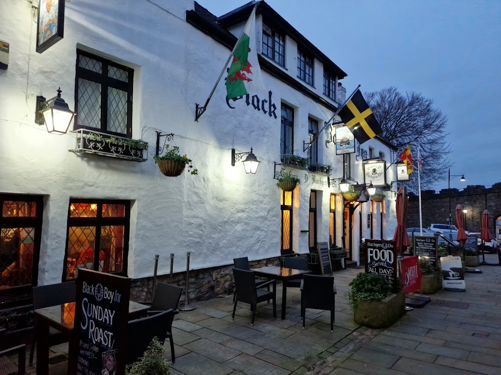 Black Boy Inn Four & Six Restaurant & Bar | Stryd Pedwar a Chwech, Caernarfon LL55 1RW, UK | Phone: 01286 673604