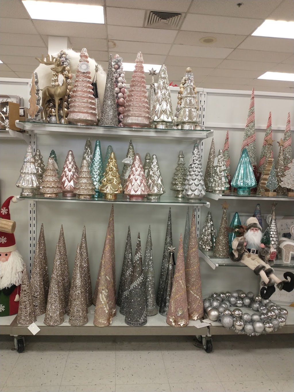 T.J. Maxx & HomeGoods | 1509 Forest Ave, Staten Island, NY 10302, USA | Phone: (718) 876-1995