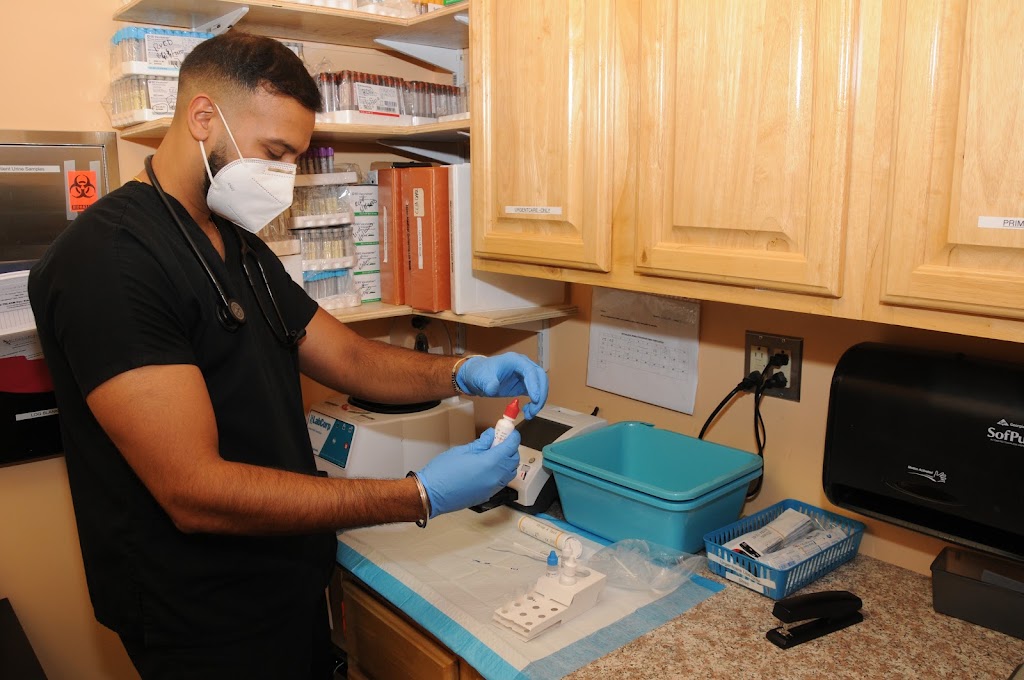 LI Walk-In Care | 808A Hicksville Rd, Massapequa, NY 11758, USA | Phone: (516) 597-4242