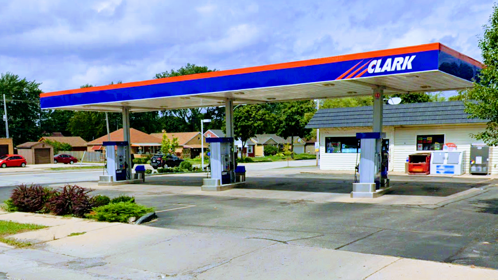 Clark Gas Station & Convenient Store | 5030 W Howard Ave, Milwaukee, WI 53220, USA | Phone: (414) 616-1804