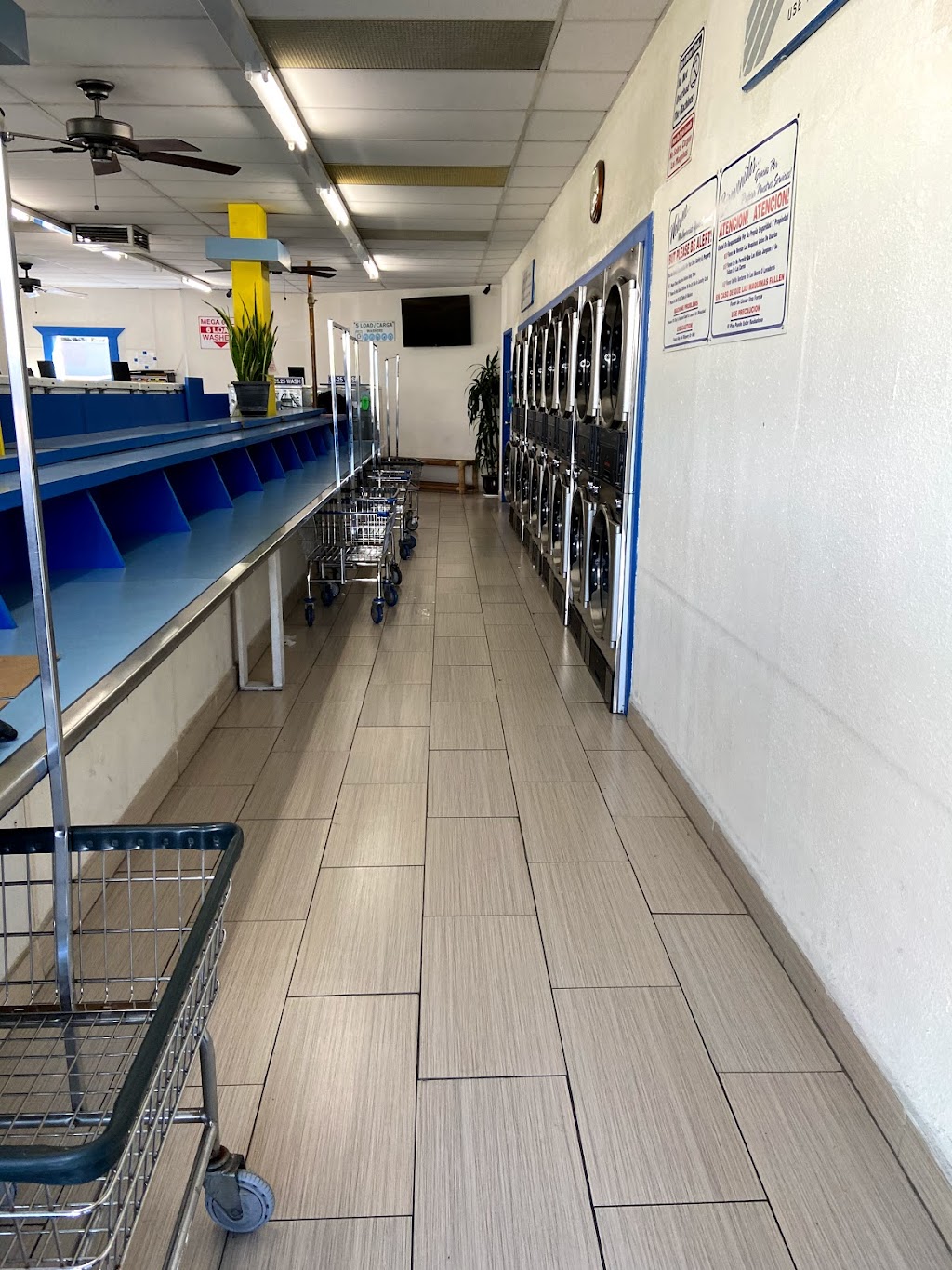 Busy Beez Coin Laundromat | 2220 W Orangethorpe Ave, Fullerton, CA 92833, USA | Phone: (714) 844-6075