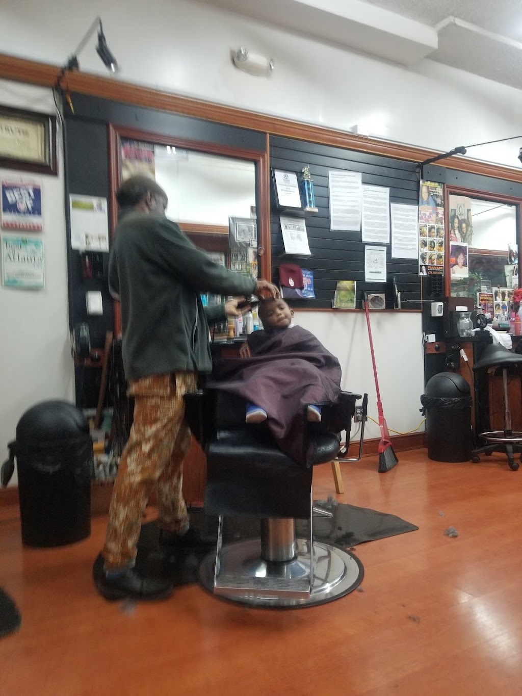 Royal Crown Barber Shop | 889 Ralph David Abernathy Blvd, Atlanta, GA 30310, USA | Phone: (404) 758-4283