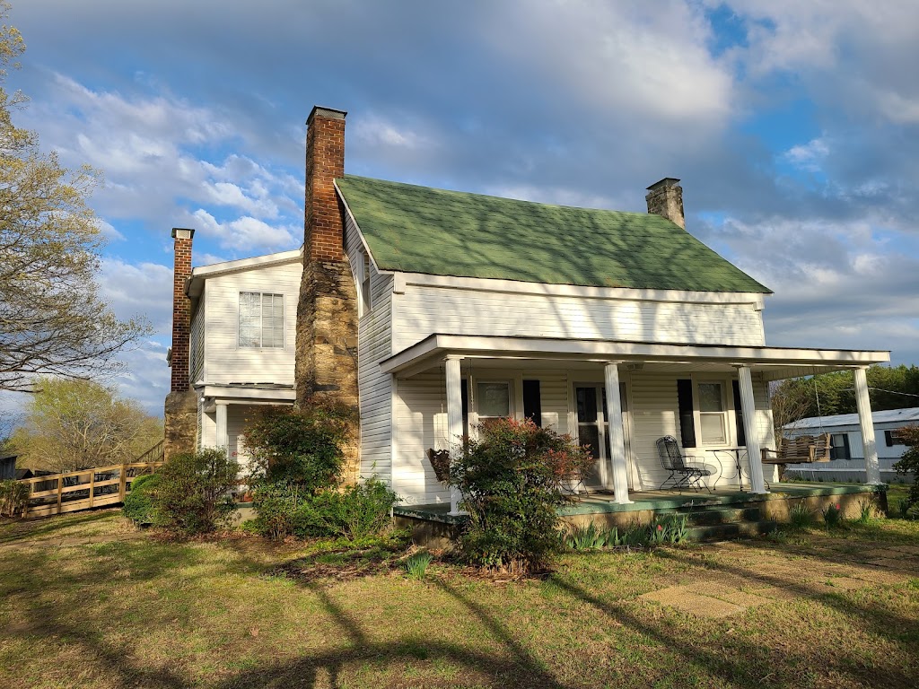 Breezy Oaks Farm B&B | 2115 Calvary Rd, Alton, VA 24520, USA | Phone: (434) 822-5841