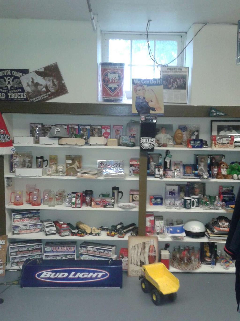 Bobs Sports corner inside Pennsbury- Chadds Ford Antique Mall | Booth 46, 640 Baltimore Pike, Chadds Ford, PA 19317, USA | Phone: (610) 299-9190