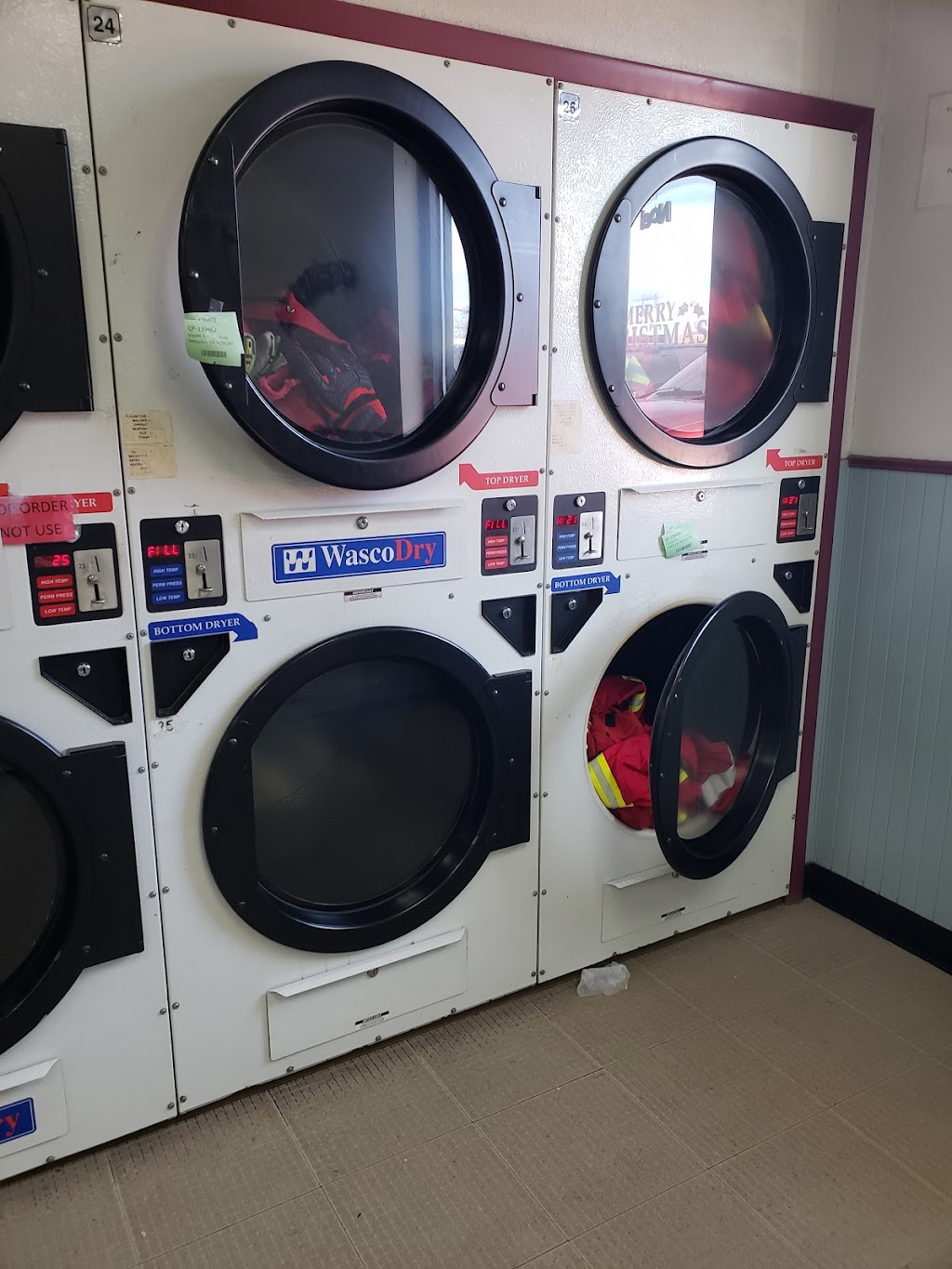 Queen Square Laundromat | 230 Denver Ave, Fort Lupton, CO 80621, USA | Phone: (303) 857-1775