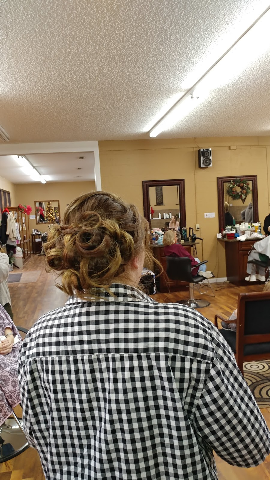 Shear Madness Salon & Boutique | 2603 15th St N, Hueytown, AL 35023, USA | Phone: (205) 426-1688