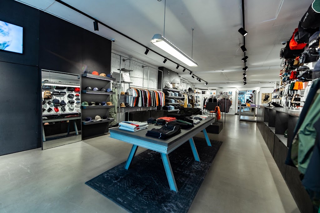 Carhartt WIP Store Amsterdam HS | Haarlemmerstraat 104, 1013 EW Amsterdam, Netherlands | Phone: 020 304 4567