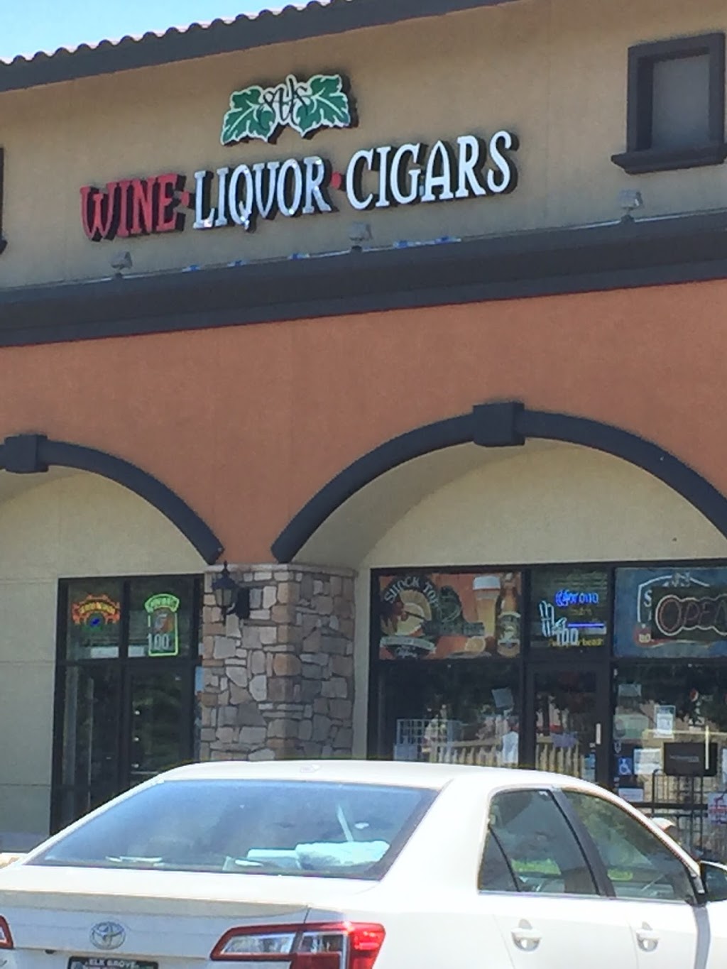 Stonelake Vine & Spirits | 2619 Riparian Dr, Elk Grove, CA 95757, USA | Phone: (916) 714-4770