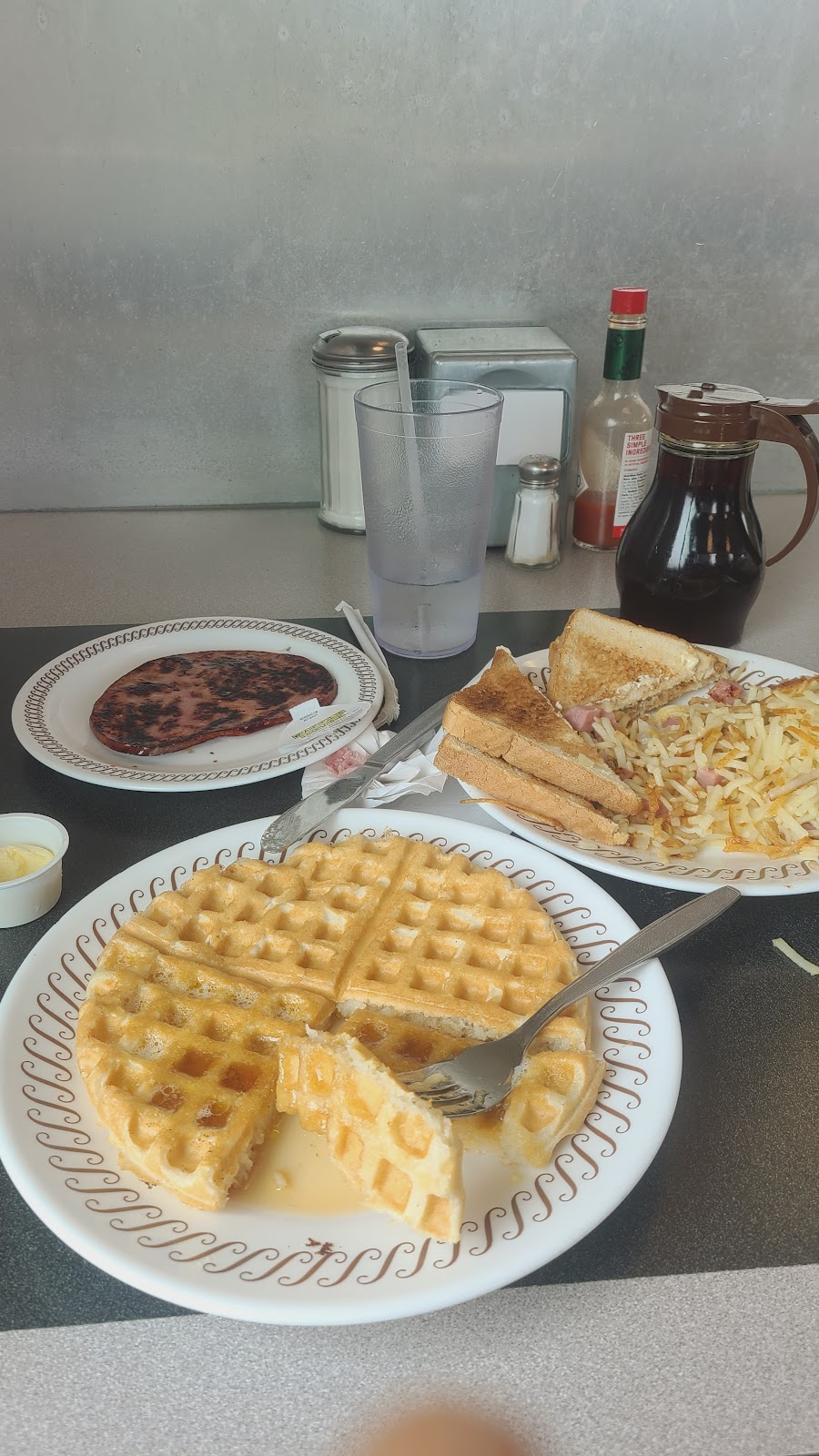Waffle House | 3818 W Illinois Ave, Dallas, TX 75211, USA | Phone: (214) 467-1906
