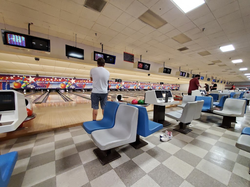 Bowl America Burke | 5615 Guinea Rd, Burke, VA 22015, USA | Phone: (703) 425-9303