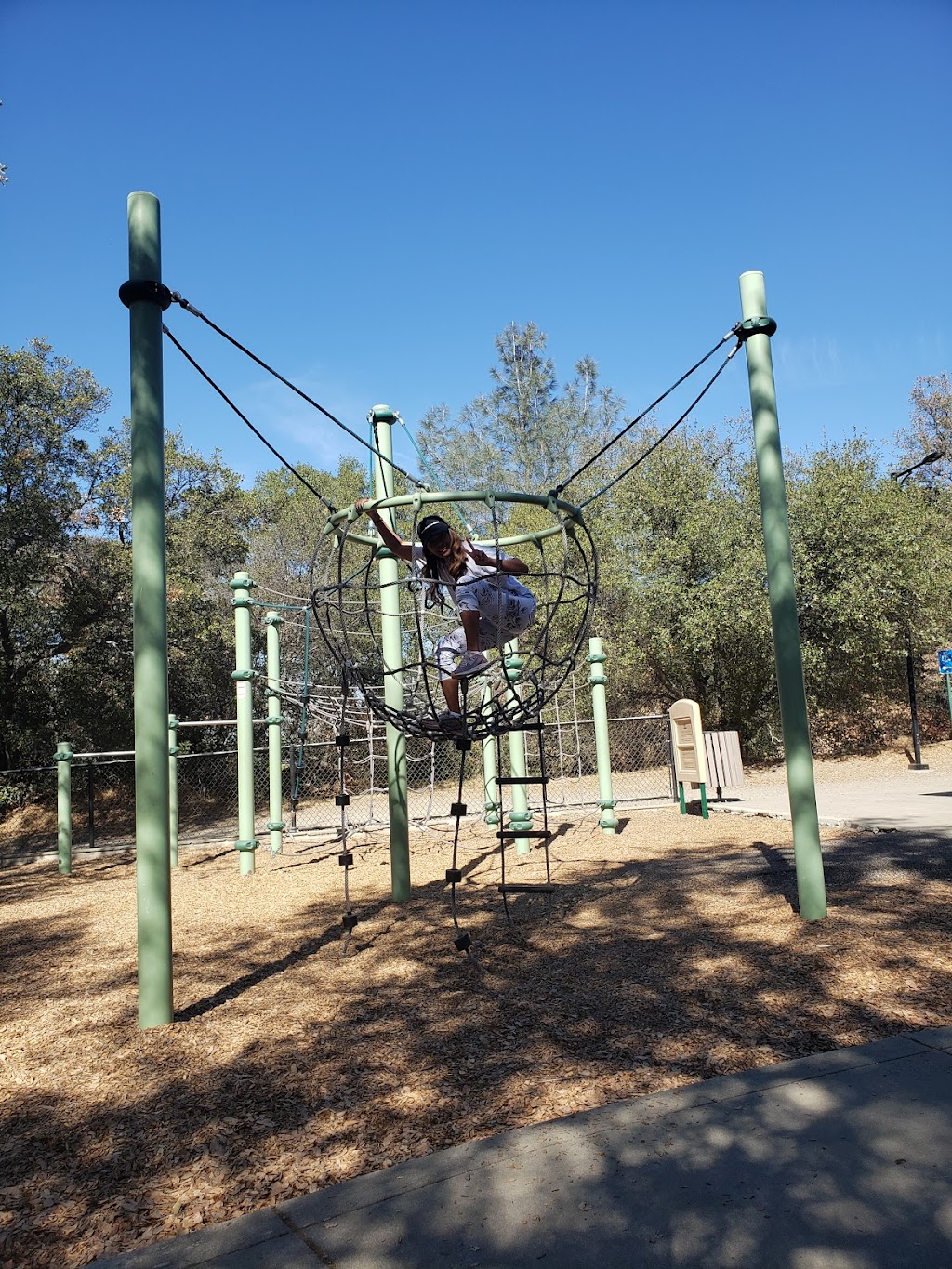 Willow Hill Reservoir Community Park | 321 Barnhill Dr, Folsom, CA 95630, USA | Phone: (916) 461-6601