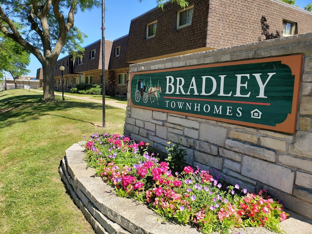 Bradley Townhomes & Apartments | 6401 W Bradley Rd, Milwaukee, WI 53223, USA | Phone: (414) 354-7519