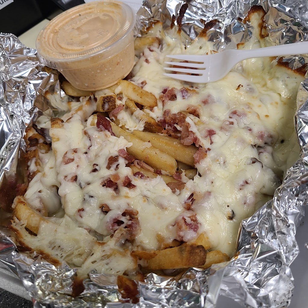 Louies Pizza Shop (Fayette, OH)(Carryout/Delivery Only) | 109 E Main St, Fayette, OH 43521, USA | Phone: (419) 237-3737