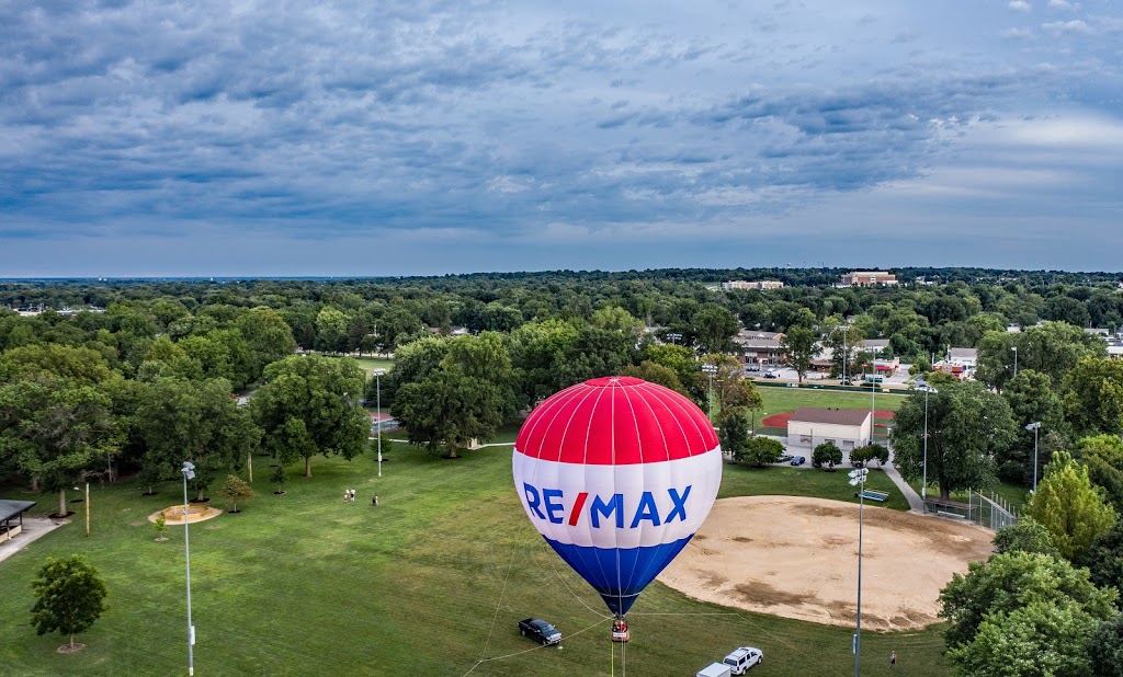 RE/MAX PREFERRED | 4 Emerald Terrace, Swansea, IL 62226, USA | Phone: (618) 236-2111