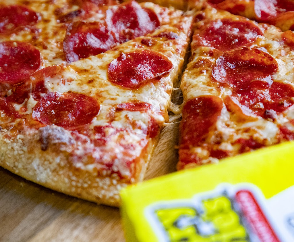 Hungry Howies Pizza | 3921 West Rd, Trenton, MI 48183, USA | Phone: (734) 692-5560
