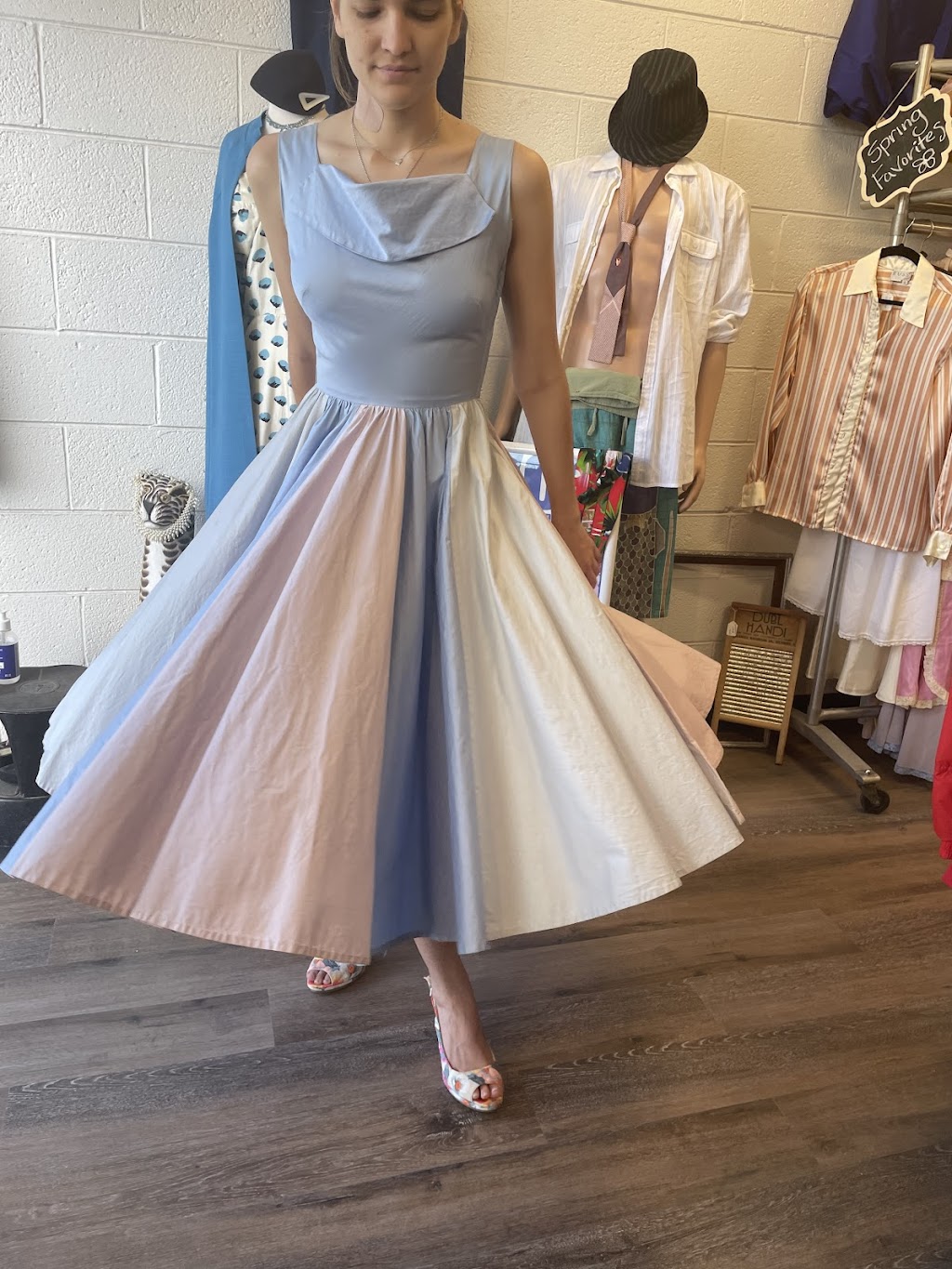 La Chic Vintage, LLC | 16948 S Golden Rd Suite A, Golden, CO 80401, USA | Phone: (720) 296-7262 La Chic Vintage, LLC | 16948 S Golden Rd Suite A, Golden, CO 80401, USA | Phone: (720) 296-7262