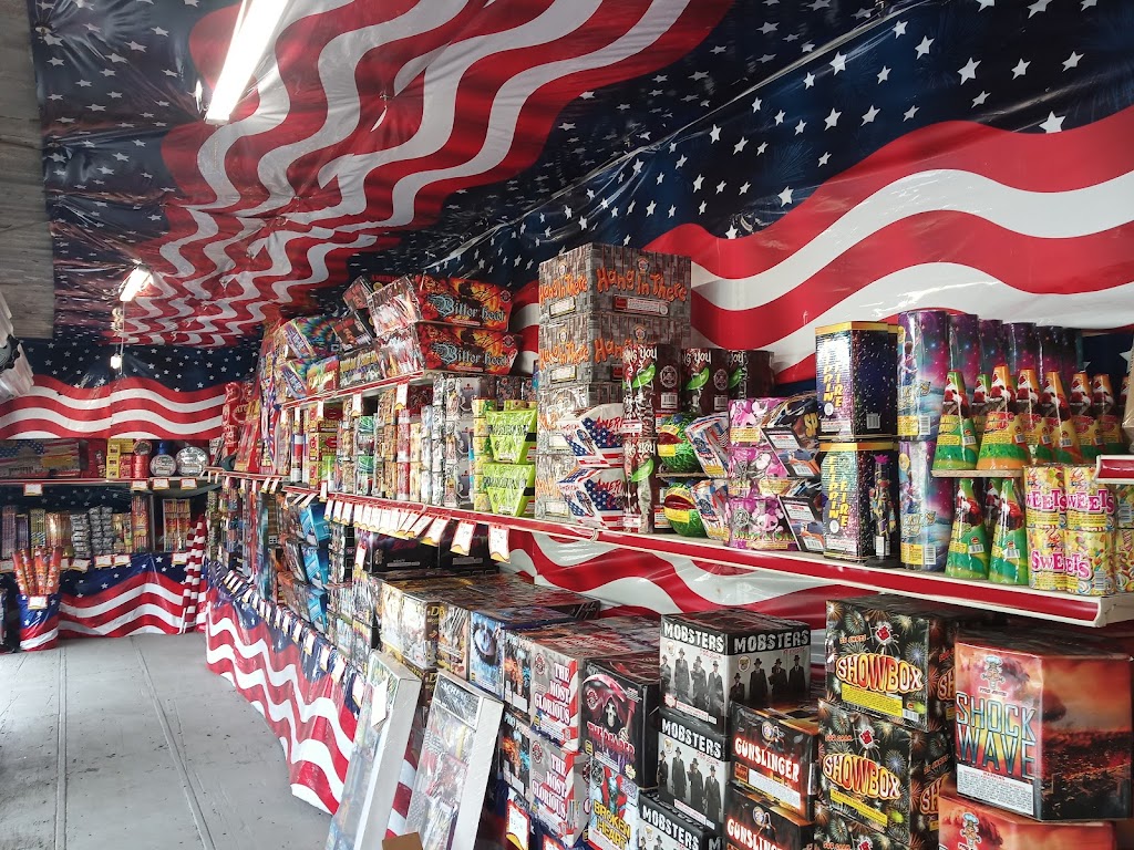 Extreme Fireworks Wells Rd | 1907 Wells Rd, Orange Park, FL 32073, USA | Phone: (904) 608-8270