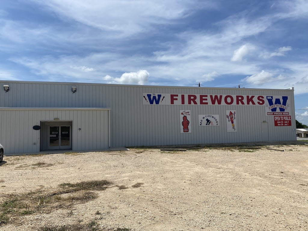 Mr. W Fireworks, Inc | 103 High Rd, Kyle, TX 78640, USA | Phone: (210) 622-3112