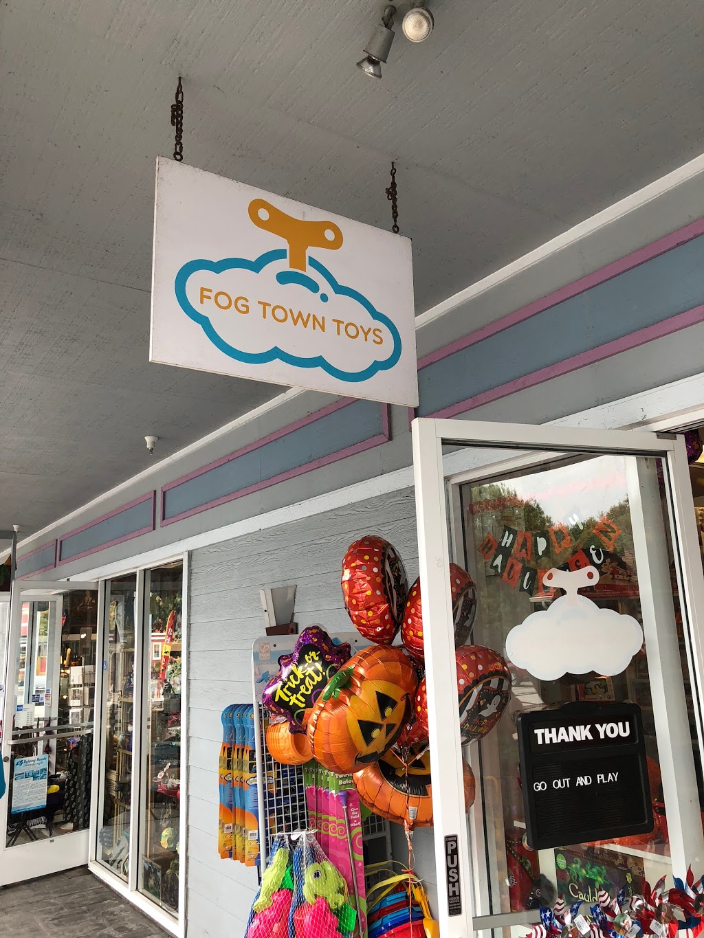 Fog Town Toys | 330 Main St, Half Moon Bay, CA 94019, USA | Phone: (650) 726-4556