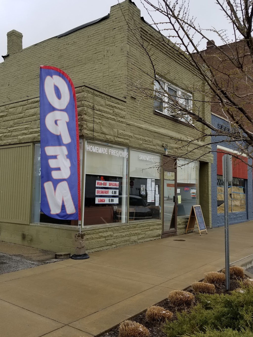 Moms Family Restaurant | 510 Main St, Beech Grove, IN 46107, USA | Phone: (317) 389-5789