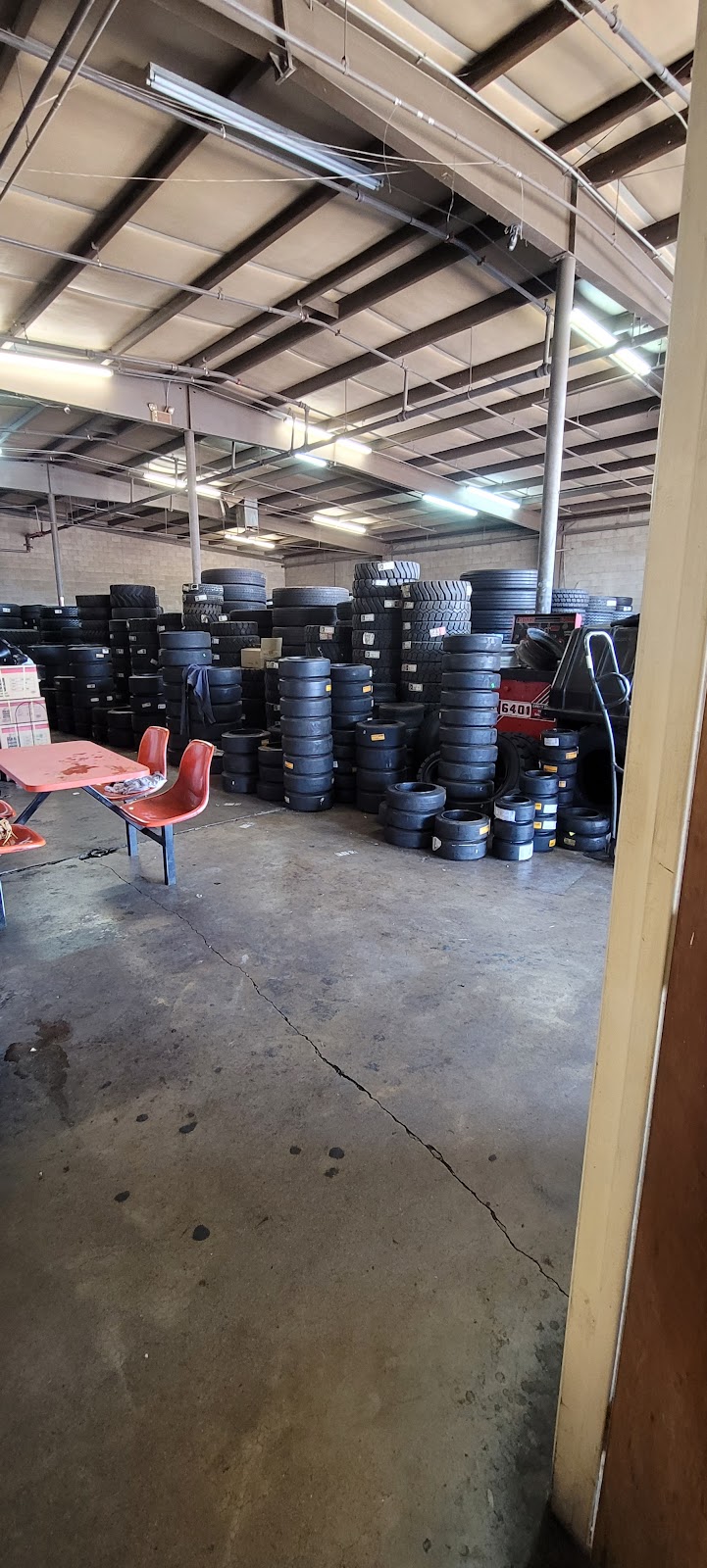 Big Es Tire Service & Sales | 3333 W Buckeye Rd, Phoenix, AZ 85009, USA | Phone: (602) 272-7425