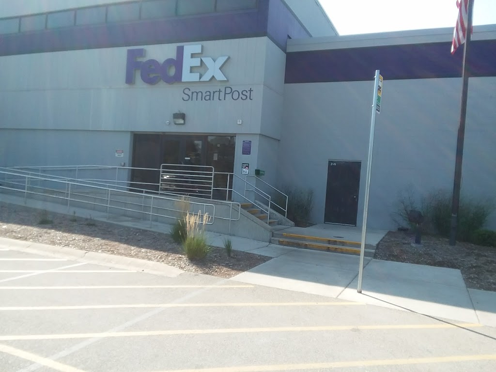 FedEx Ground | 16555 W Rogers Dr, New Berlin, WI 53151, USA | Phone: (800) 463-3339