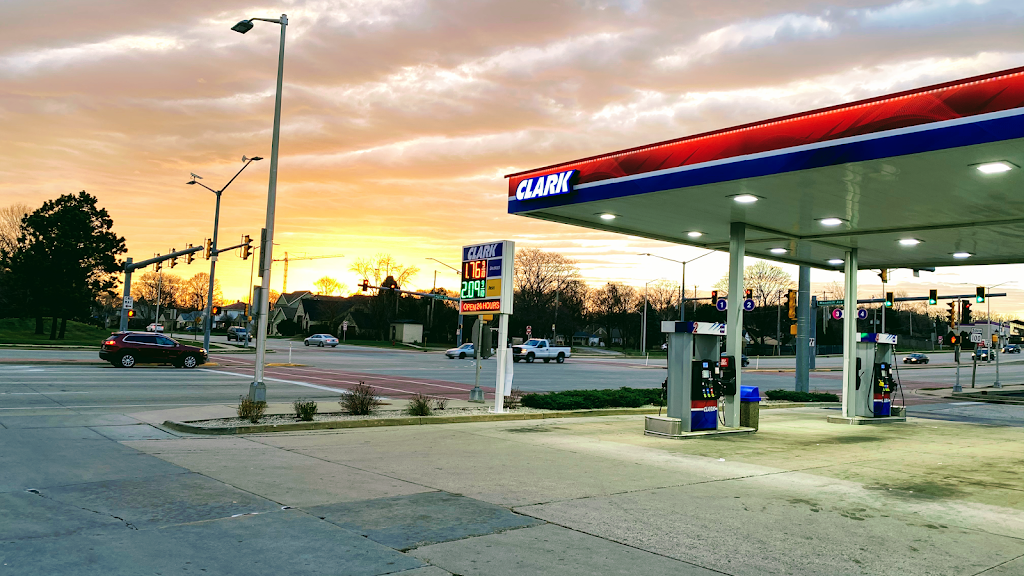 Mians CLARK Gas Station | 717 N Mayfair Rd, Milwaukee, WI 53226, USA | Phone: (414) 476-6426