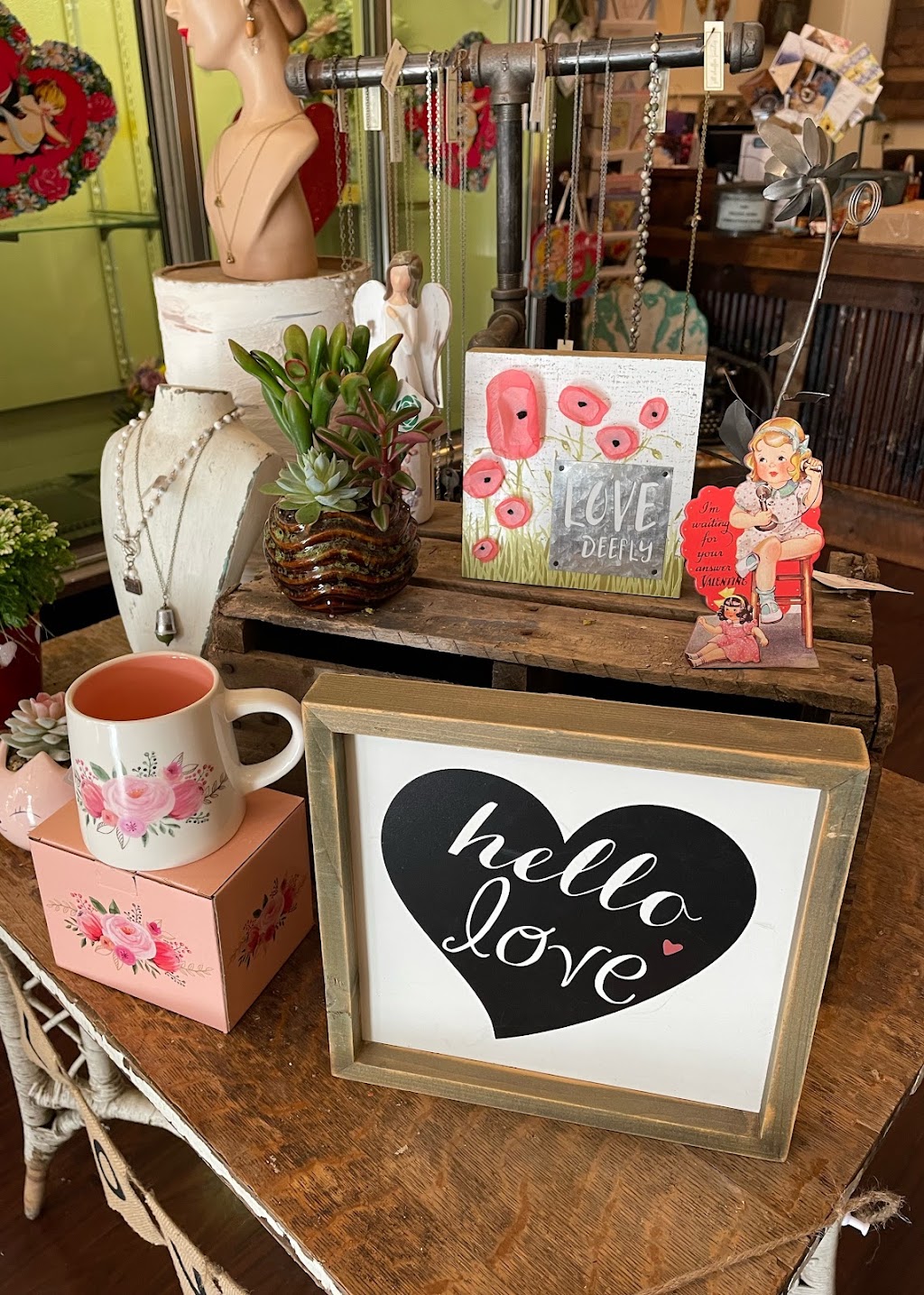 The Rustic Rose Flowers and Collectibles | 220 W Main St, Williamsburg, OH 45176, USA | Phone: (513) 724-9700