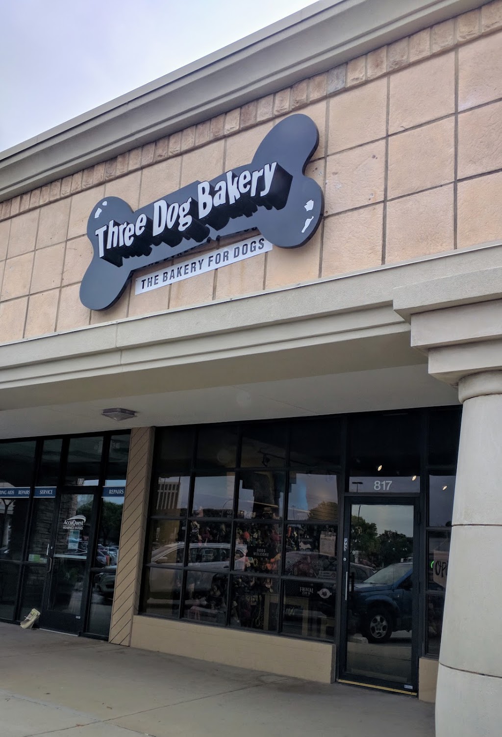 Three Dog Bakery Arlington | 817 E Lamar Blvd, Arlington, TX 76011 | Phone: (817) 795-3165