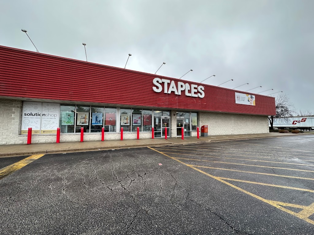 Staples | 2550 Ouellette Ave, Windsor, ON N8X 1L7, Canada | Phone: (519) 966-9495