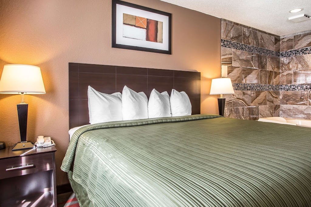 Quality Inn & Suites | 2433 W Washington St, West Bend, WI 53095, USA | Phone: (262) 335-6788